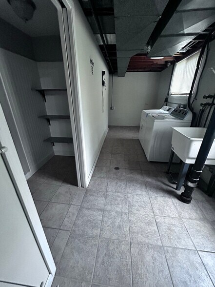 Building Photo - 4025 Kenyon Ave