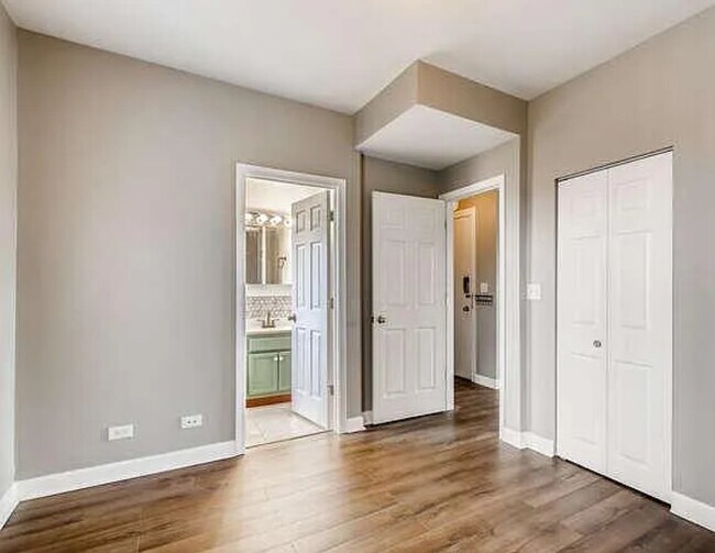 Building Photo - 2306 W Jarvis Ave