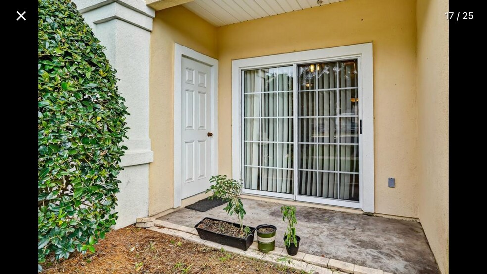 Building Photo - 8226 Green Parrot Rd