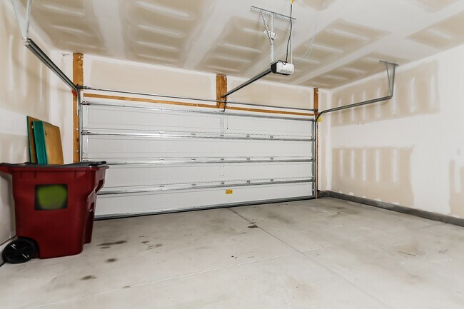 Building Photo - 136 Reindeer Rd S