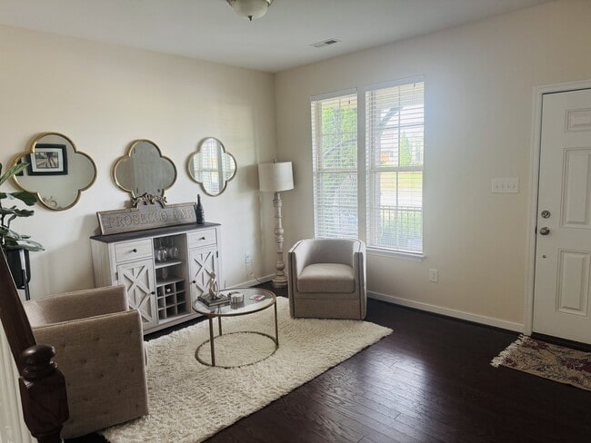 Building Photo - 6901 Swanhaven Dr