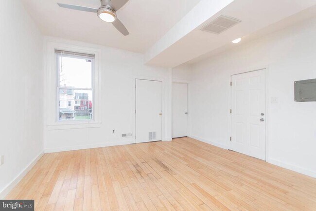 Building Photo - 4813 Chester Ave