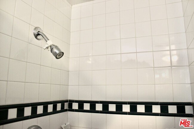 Building Photo - 1265 Bienveneda Ave