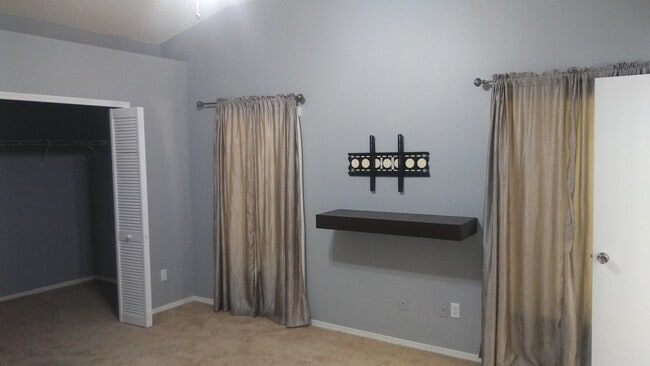 Building Photo - Single Family 3 bedroom, 2 bathroom home i...