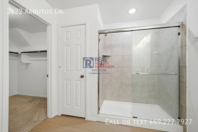 Building Photo - 2422 Arbutus Dr