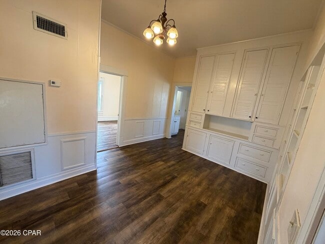 Building Photo - 1002 Indiana Ave