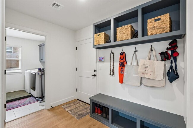 Building Photo - 2232 Los Angeles Ave