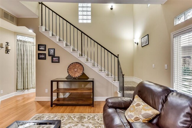 Building Photo - 4040 Avondale Ave