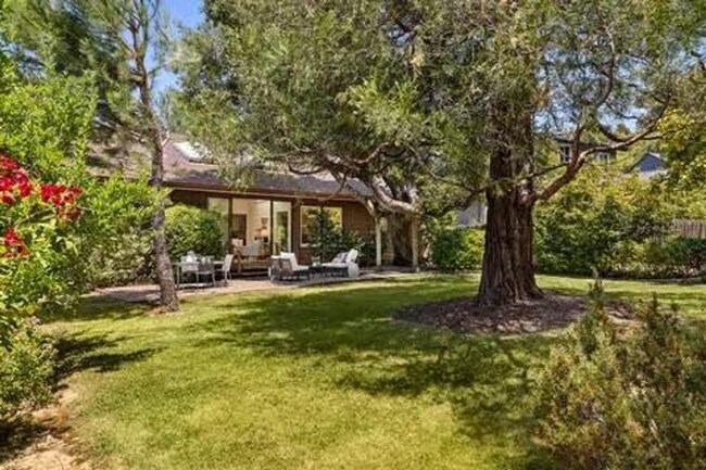 Building Photo - Charming 3bd/3bth Mid Century Home in Lark...