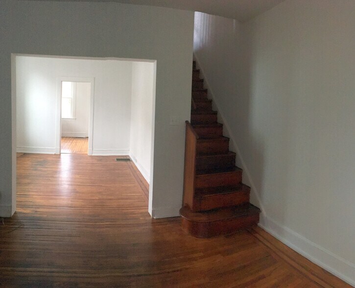 Building Photo - 2904 Chesley Ave