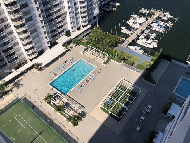 Building Photo - 18041 Biscayne Blvd