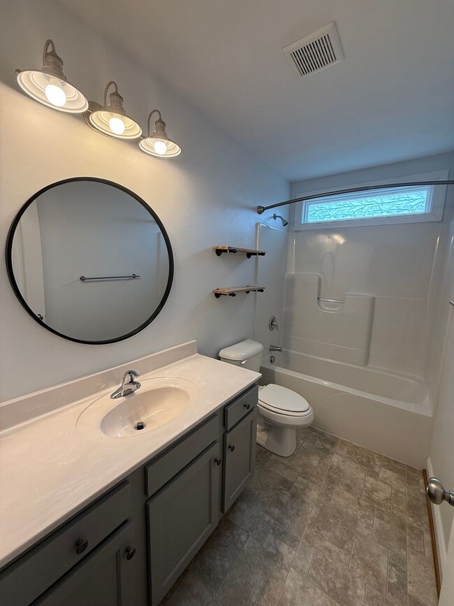 Building Photo - One Level 3 Bedroom 2 Bath Home in Hollins Area