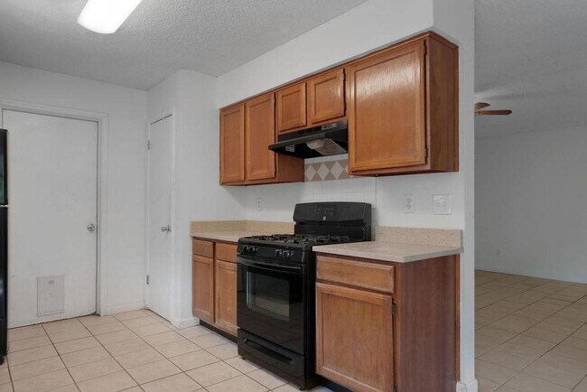 Building Photo - 5808 Spring Meadow Rd