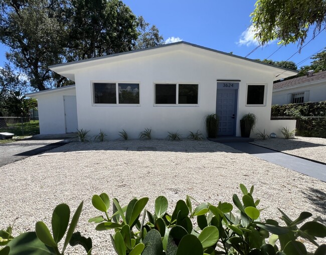 Primary Photo - 3624 Oak Ave