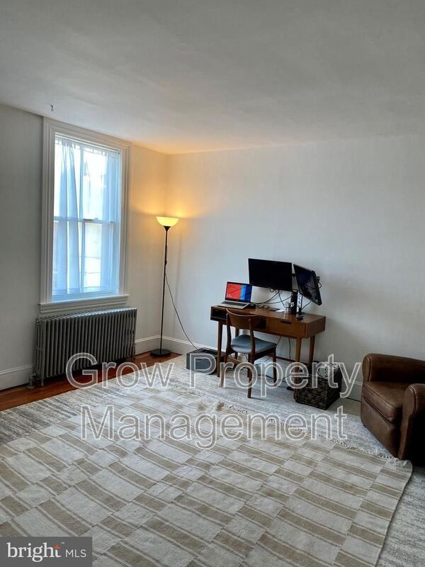 Building Photo - 866 N Lawrence St