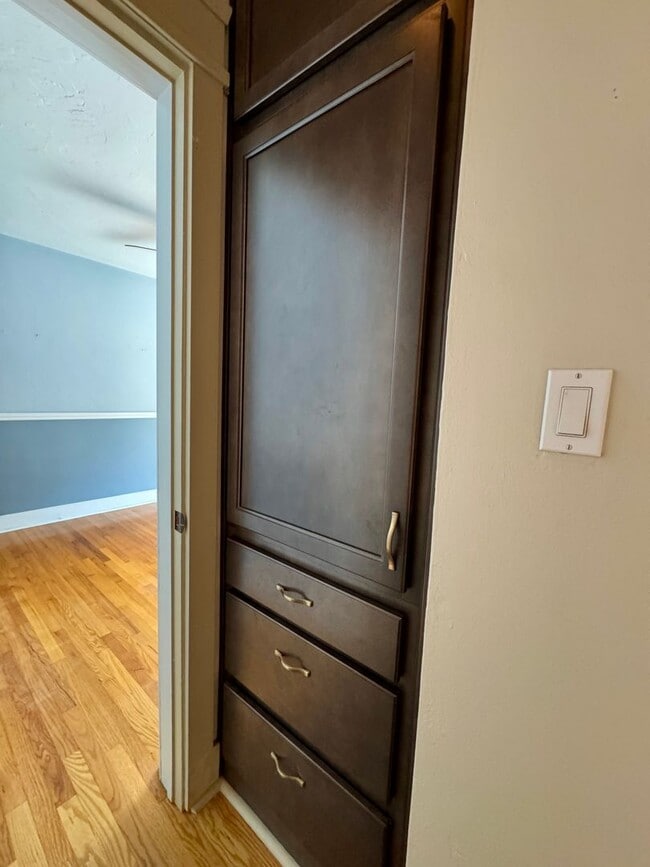 Building Photo - 8829 Greenview Pl