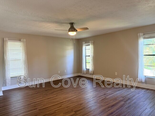 Building Photo - 4017 Paddlewheel Dr