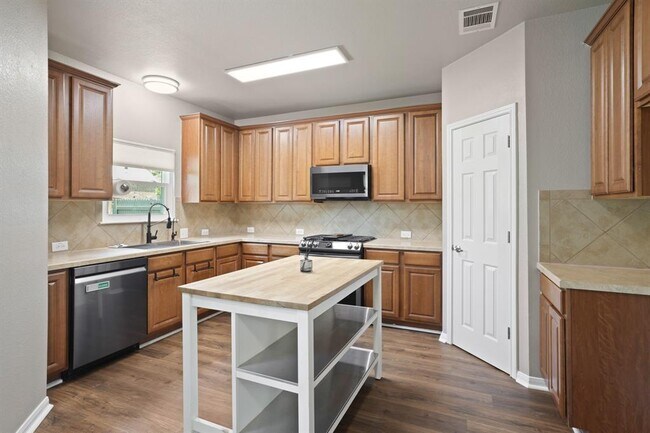 Building Photo - 1121 Boxwood Loop