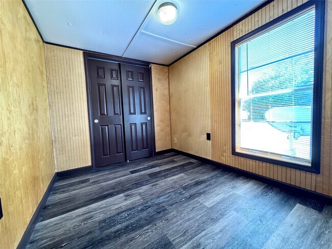 Building Photo - 1718 W Dumble St