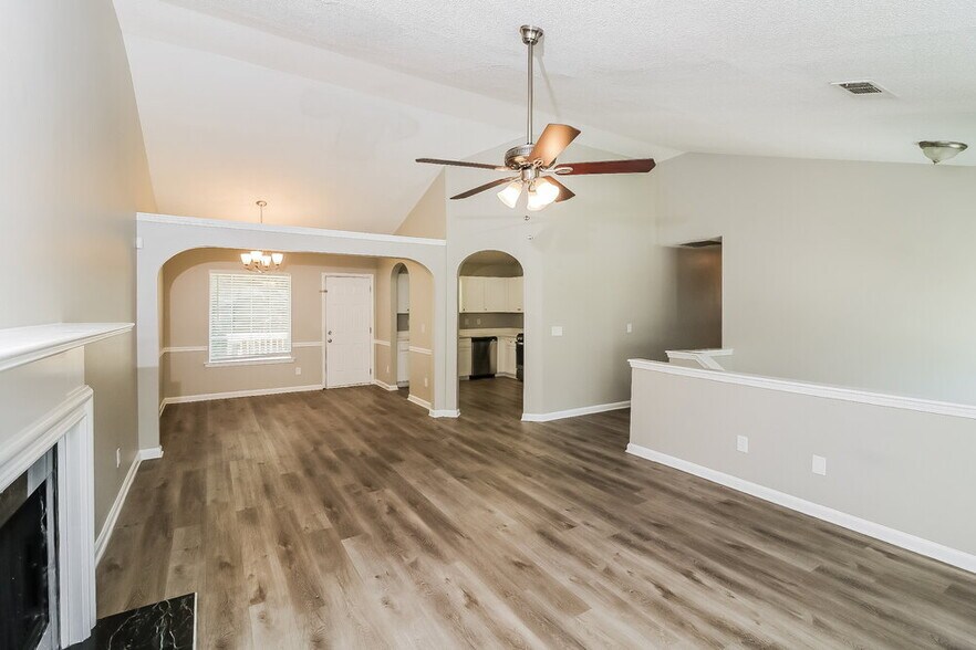 Building Photo - 706 Rosewood Cir