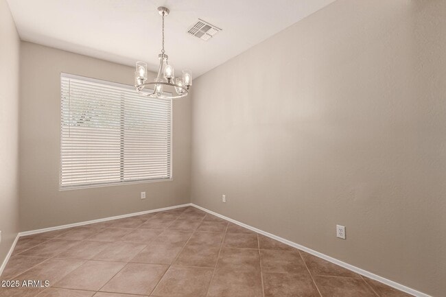 Building Photo - 1744 W Turtle Hill Dr