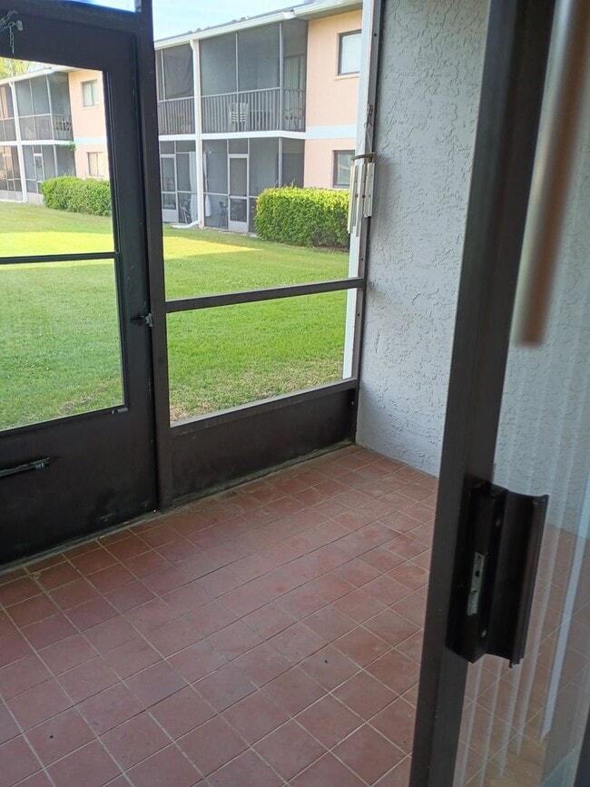 Building Photo - Tradewinds I