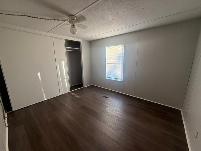 Building Photo - 14136 Little Ranch Rd