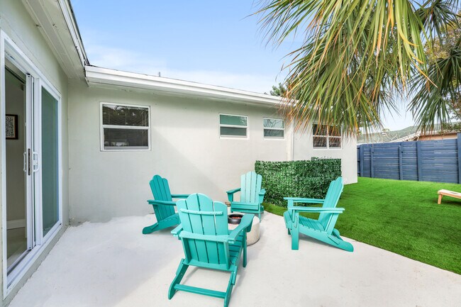 Building Photo - 3160 SW 20th Ct