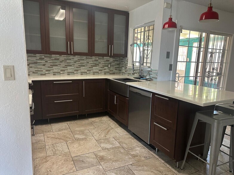 Building Photo - 115 Azalea Ct