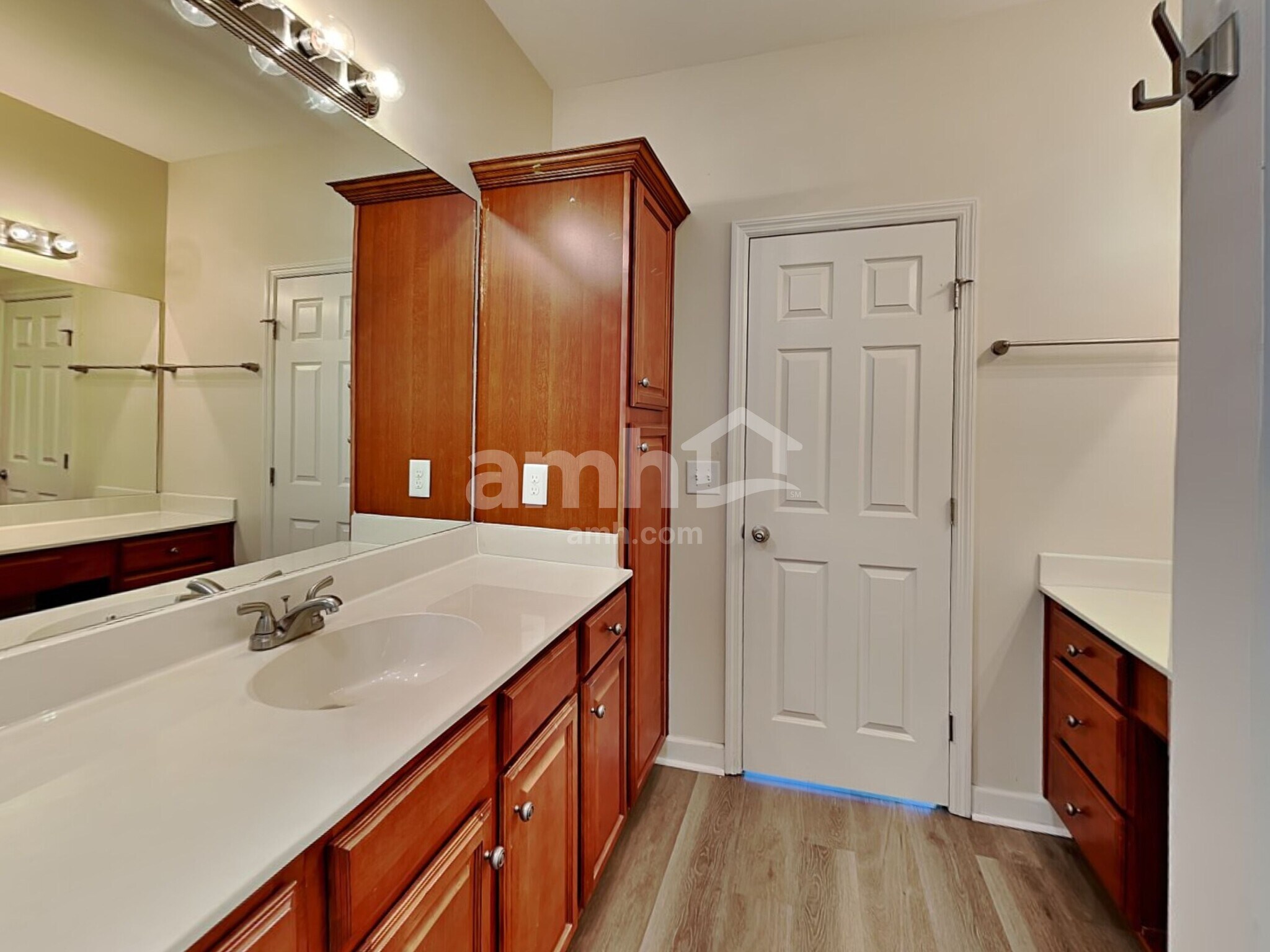 Building Photo - 140 Abbey Rd