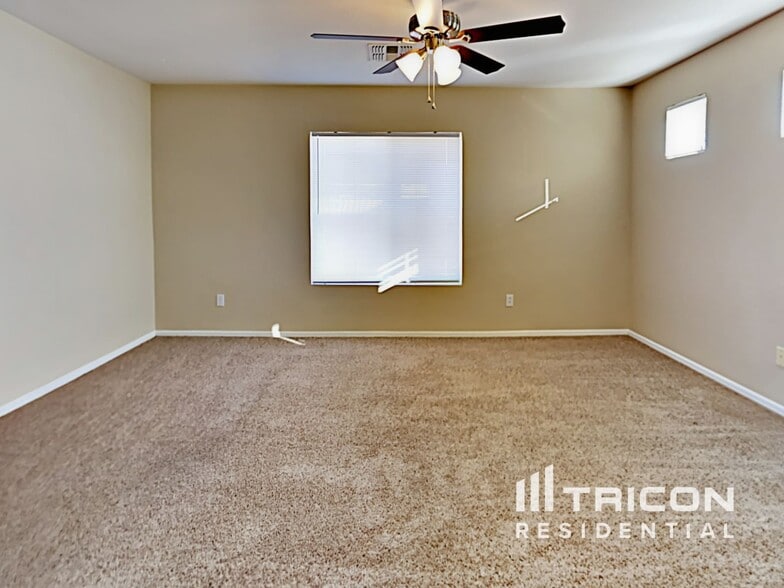 Building Photo - 22040 W Gardenia Dr