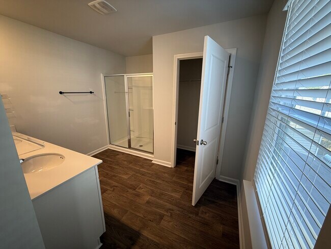 Building Photo - 341 Berring Ln