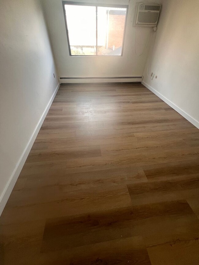 Building Photo - Do not pay for Heat or Hot Water, this beautiful condo has them included for you!