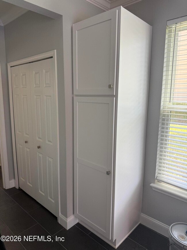 Building Photo - 7990 Baymeadows Cir E