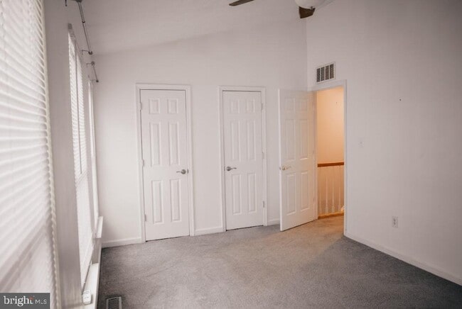 Building Photo - 394 Doral Ct