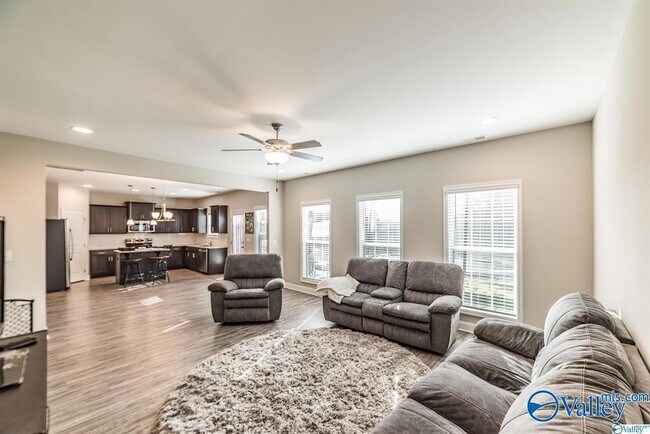 Building Photo - 108 Erskin Parcus Dr