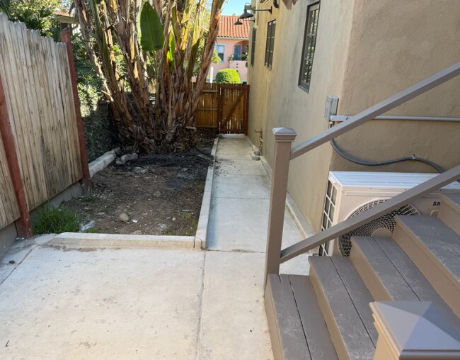 Building Photo - 3608 Wilshire Terrace