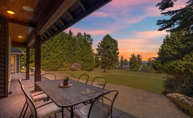 Building Photo - Beautiful Home in Semiahmoo!
