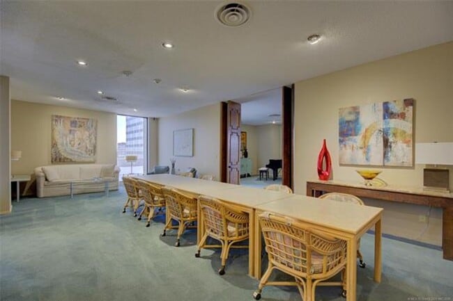 Building Photo - Adorable 2 bed 2 bath in historic Liberty Tower