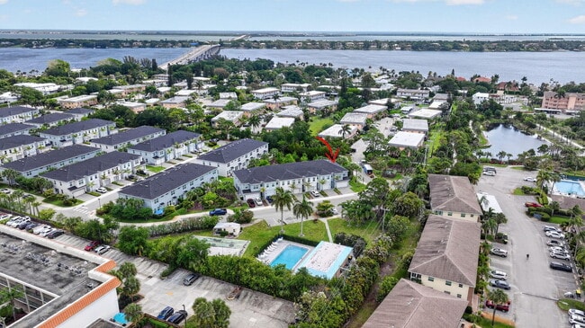 Building Photo - 1887 SE Ocean Cove Way