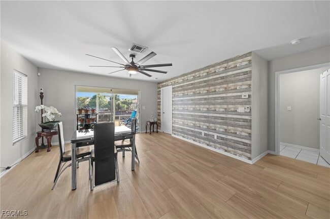 Building Photo - 914-916 SE 14th Terrace