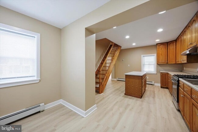 Building Photo - 606 Vernon St