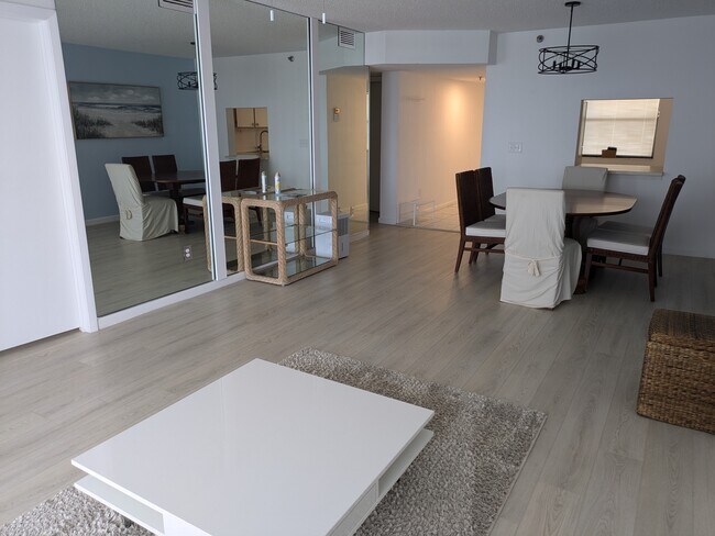 Building Photo - 896 N Federal Hwy