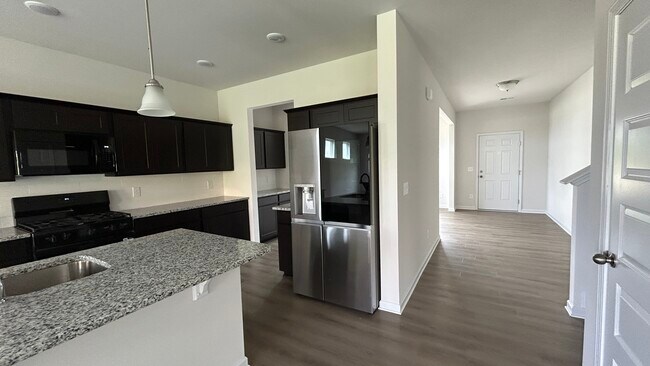 Building Photo - 415 Pointe N Dr