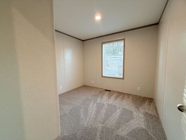 Building Photo - 29680 Jamestown Dr