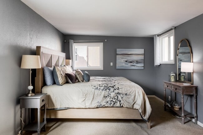 Building Photo - Movie Colony Oasis - Peaceful, Walk to Downtown (Monthly Only - No Long Term)
