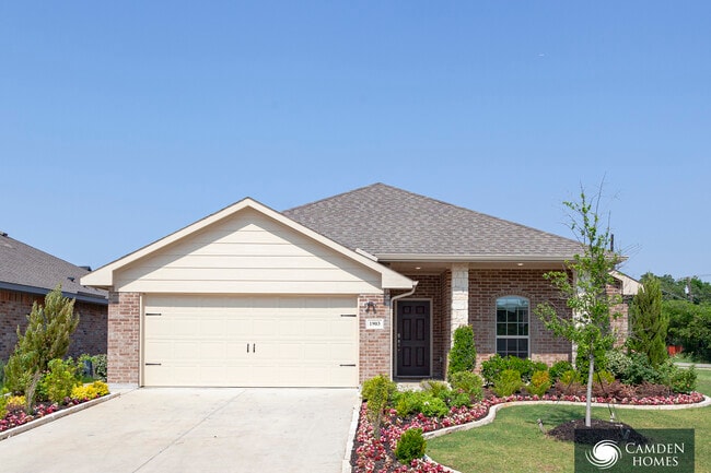 Building Photo - 2002 Yale St