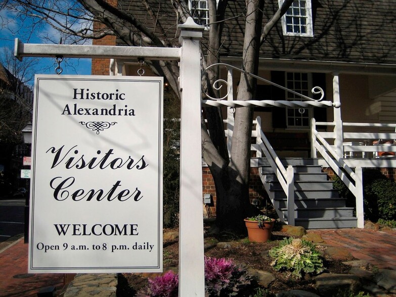 Building Photo - 2301 Farrington Ave