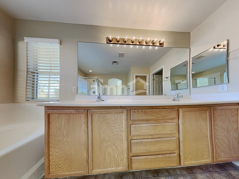 Building Photo - 9875 Travis Lake Ct