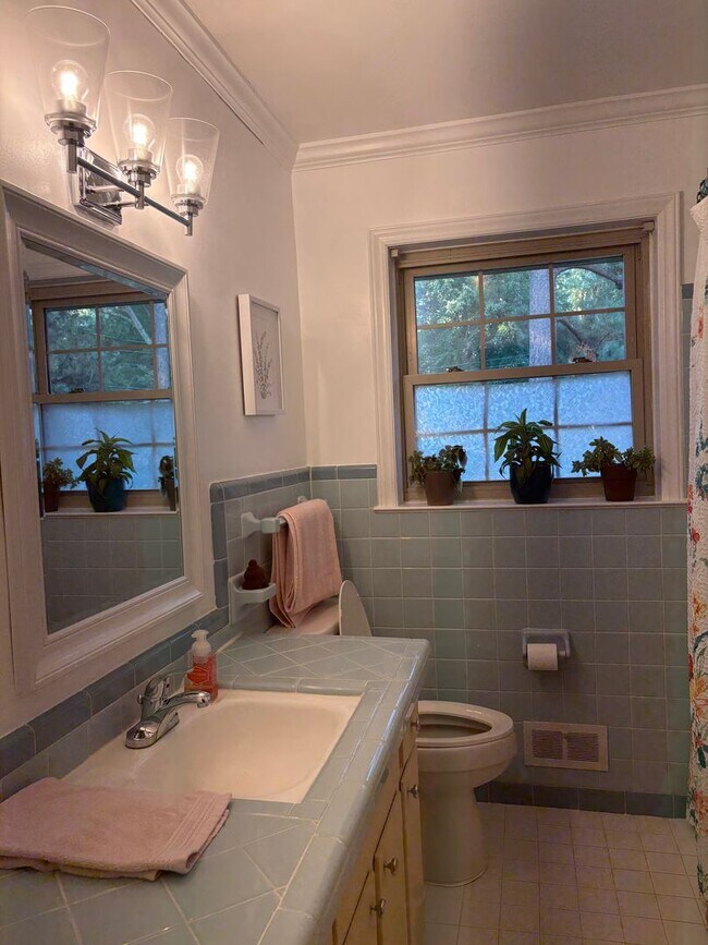 Building Photo - Beautiful 3-bed, 2-bath Ranch in South Dur...